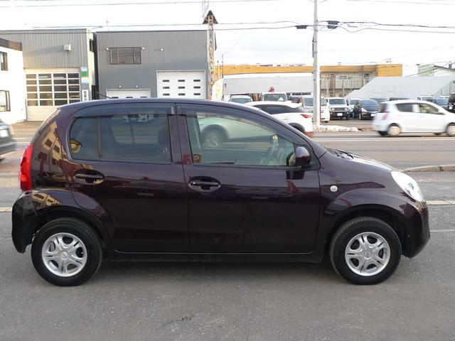 パッソ Ｘ　クツロギ　純正ナビ／ワンセグＴＶ／ベンチシート／キーフリーシステム／フロントウインドデアイサー／エンジンスターター／ＥＴＣ／寒冷地仕様（4枚目）