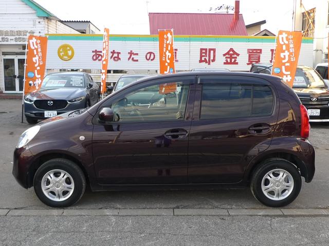 パッソ Ｘ　クツロギ　純正ナビ／ワンセグＴＶ／ベンチシート／キーフリーシステム／フロントウインドデアイサー／エンジンスターター／ＥＴＣ／寒冷地仕様（5枚目）