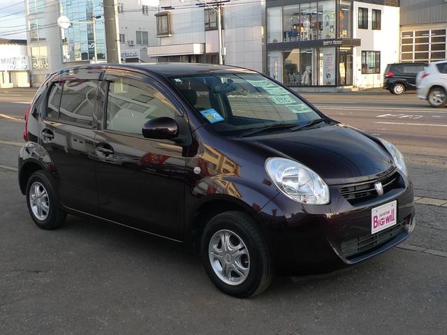 パッソ Ｘ　クツロギ　純正ナビ／ワンセグＴＶ／ベンチシート／キーフリーシステム／フロントウインドデアイサー／エンジンスターター／ＥＴＣ／寒冷地仕様（6枚目）