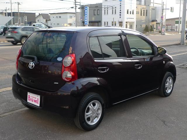 パッソ Ｘ　クツロギ　純正ナビ／ワンセグＴＶ／ベンチシート／キーフリーシステム／フロントウインドデアイサー／エンジンスターター／ＥＴＣ／寒冷地仕様（8枚目）