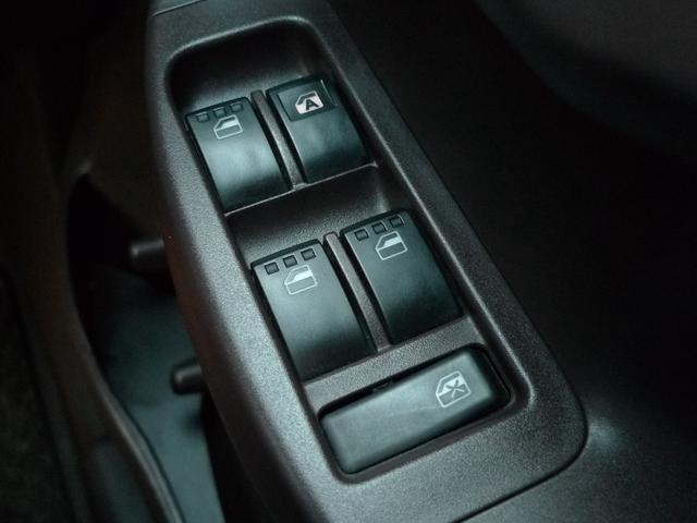 パッソ Ｘ　クツロギ　純正ナビ／ワンセグＴＶ／ベンチシート／キーフリーシステム／フロントウインドデアイサー／エンジンスターター／ＥＴＣ／寒冷地仕様（17枚目）