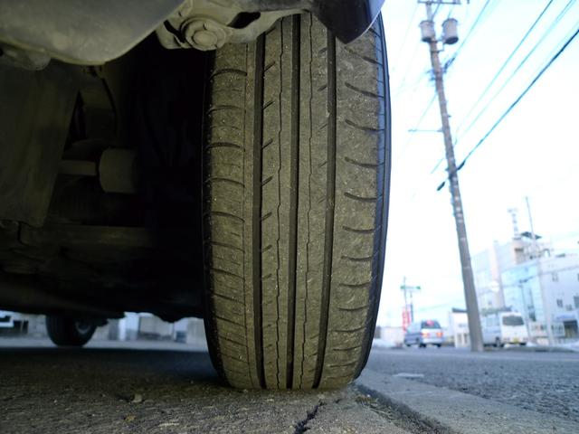 パッソ Ｘ　クツロギ　純正ナビ／ワンセグＴＶ／ベンチシート／キーフリーシステム／フロントウインドデアイサー／エンジンスターター／ＥＴＣ／寒冷地仕様（41枚目）