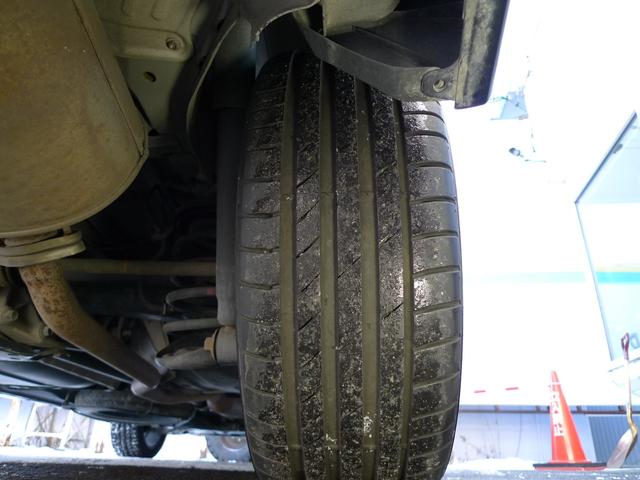 ノア Ｓｉ　レイッシュ　純正ナビ／バックカメラ／スマートキー／後席フリップダウンモニター／ブルーレイプレーヤー／ディスチャージヘッドランプ／１８インチ社外アルミ／寒冷地仕様／ＥＴＣ（52枚目）