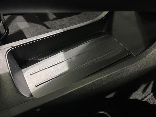 Ｘ　ＦＯＵＲ　ＳＤナビ　Ｂｌｕｅｔｏｏｔｈ再生　衝突被害軽減装置　踏み間違い防止　車線逸脱警報　ハイビームアシスト　バックカメラ　ステアリングスイッチ　革巻きステアリング　ステアリングヒーター(44枚目)