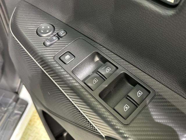 デリカＤ：５ シャモニー　後期　両側電動ドア　衝突被害軽減　ブラインドスポット　レーダークルーズ　オートハイビーム　パワーシート　シートヒーター　ステアリングヒーター　電動リアゲート　ＬＥＤヘッド　オートライト　パドルシフト（70枚目）