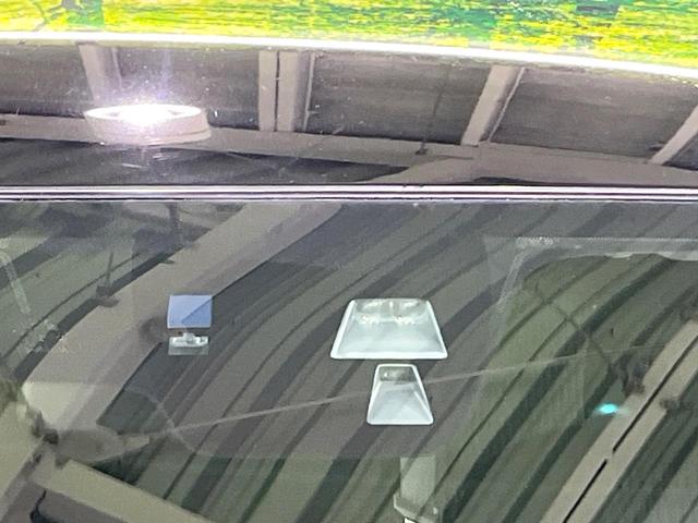 アクセラスポーツ １５Ｓ　リアビーグルモニタリング　衝突被害軽減　クルーズコントロール　スマートキー　ＨＩＤヘッド　オートライト　マツダコネクトナビ　バックカメラ　Ｂｌｕｅｔｏｏｔｈ　ＣＤ　ＤＶＤ　アイストップ（5枚目）