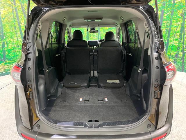 シエンタ Ｇ　クエロ　後期　寒冷地仕様　フリップダウンモニター　純正９型ナビ　全周囲カメラ　両側電動スライド　衝突被害軽減　車線逸脱警報　コーナーセンサー　ハーフレザーシート　シートヒーター　ＬＥＤヘッド　オートハイビーム（35枚目）