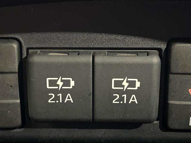 シエンタ Ｇ　クエロ　後期　寒冷地仕様　フリップダウンモニター　純正９型ナビ　全周囲カメラ　両側電動スライド　衝突被害軽減　車線逸脱警報　コーナーセンサー　ハーフレザーシート　シートヒーター　ＬＥＤヘッド　オートハイビーム（65枚目）