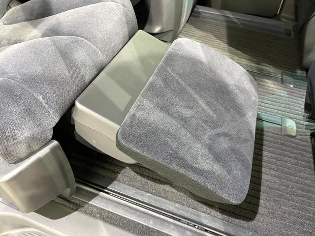 エスティマ ２．４アエラス　Ｇエディション　両側電動ドア　パナソニックナビ　バックカメラ　オットマン　ＨＩＤヘッド　オートライト　クルーズコントロール　オートライト　フルセグ　スマートキー　ＥＴＣ（6枚目）