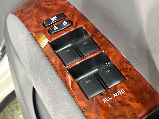 エスティマ ２．４アエラス　Ｇエディション　両側電動ドア　パナソニックナビ　バックカメラ　オットマン　ＨＩＤヘッド　オートライト　クルーズコントロール　オートライト　フルセグ　スマートキー　ＥＴＣ（65枚目）