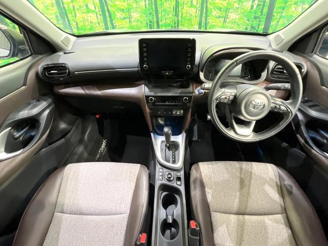 ヤリスクロス ハイブリッドＺ　純正ナビ付８型ＤＡ　バックカメラ　セーフティセンス　レーダークルーズ　車線逸脱警報　オートハイビーム　コーナーセンサー　ＬＥＤヘッド　オートライト　シートヒーター　パワーシート（2枚目）