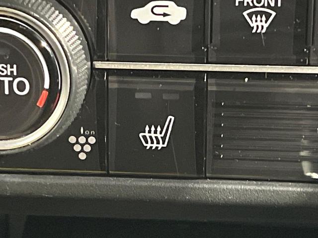 Ｎ－ＢＯＸカスタム Ｇ・Ｌターボホンダセンシング　純正９型ナビ　衝突警報装置　アダプティブクルーズ　両側電動ドア　ＬＥＤヘッドライト　シートヒーター　　ハーフレザーシート　パドルシフト　純正１５インチアルミ　革巻きステアリング（8枚目）