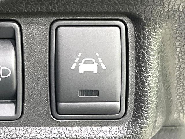 ノート Ｘ　ＦＯＵＲ　エマージェンシーブレーキパッケージ　純正ＳＤナビ　衝突被害軽減　車線逸脱警報　スマートキー　ＥＴＣ　Ｂｌｕｅｔｏｏｔｈ　ＣＤ　ＤＶＤ再生　プライバシーガラス　電動格納ミラー　パートタイム４ＷＤ（5枚目）