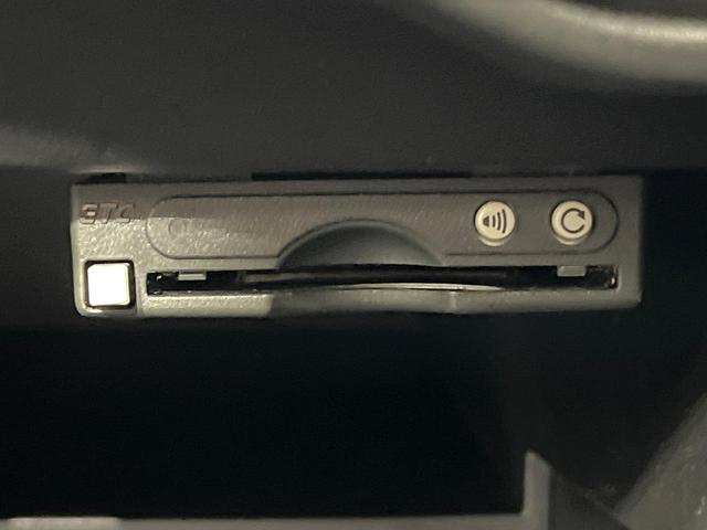 ノート Ｘ　ＦＯＵＲ　エマージェンシーブレーキパッケージ　純正ＳＤナビ　衝突被害軽減　車線逸脱警報　スマートキー　ＥＴＣ　Ｂｌｕｅｔｏｏｔｈ　ＣＤ　ＤＶＤ再生　プライバシーガラス　電動格納ミラー　パートタイム４ＷＤ（8枚目）