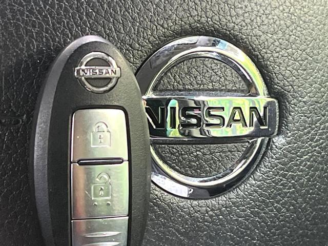 ノート Ｘ　ＦＯＵＲ　エマージェンシーブレーキパッケージ　純正ＳＤナビ　衝突被害軽減　車線逸脱警報　スマートキー　ＥＴＣ　Ｂｌｕｅｔｏｏｔｈ　ＣＤ　ＤＶＤ再生　プライバシーガラス　電動格納ミラー　パートタイム４ＷＤ（9枚目）