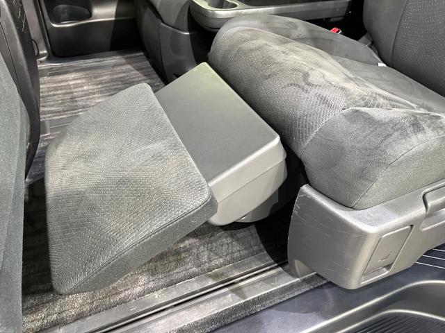 エスティマハイブリッド アエラス 純正ナビ フリップダウンモニター 両側電動スライドドア 運転席パワーシート オットマン AC100V デュアルエアコン リアクーラー バックカメラ クルーズコントロール スマートキー ETC(8枚目)