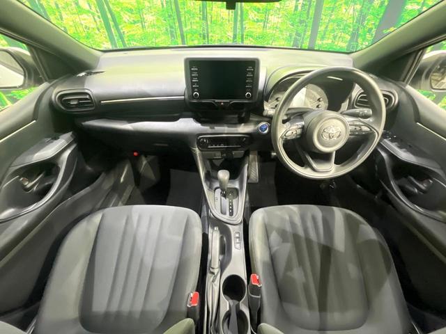 ヤリス ハイブリッドX 純正ナビ Bluetooth バックカメラ 衝突被害軽減システム レーダークルーズ コーナーセンサー スマートキー LEDヘッドライト ビルトインETC オートハイビーム オートライト オートエアコン(2枚目)