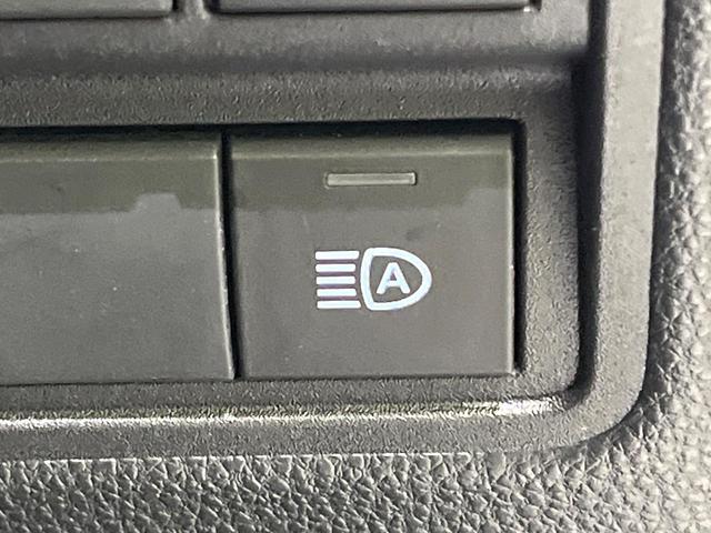 ヤリス ハイブリッドX 純正ナビ Bluetooth バックカメラ 衝突被害軽減システム レーダークルーズ コーナーセンサー スマートキー LEDヘッドライト ビルトインETC オートハイビーム オートライト オートエアコン(6枚目)