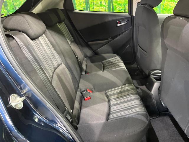 後部座席も気になるようなキズ・汚れやへたり等、大きなダメージはなく、良好な状態です。
