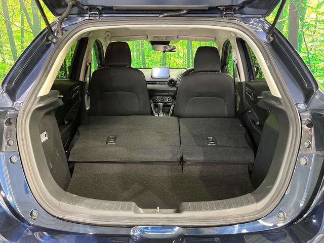 後席を格納すると、これだけの広さが！シーンに合わせたシートアレンジで、大きな荷物も積むことが出来ます♪