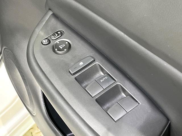フィット ｅ：ＨＥＶホーム　ホンダセンシング　アダプティブクルーズ　クリアランスソナー　オートハイビーム　ＬＥＤヘッド　オートライト　寒冷地仕様　カロッツェリアナビ　バックカメラ　スマートキー（36枚目）