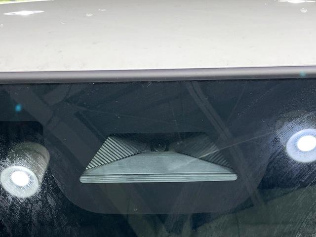 N-BOXカスタム ベースグレード 両側電動スライド ホンダセンシング 車線逸脱警報 誤発進抑制 アダプティブクルーズ コーナーセンサー オートハイビーム LEDヘッド オートライト 前席シートヒーター オートエアコン スマートキー(3枚目)