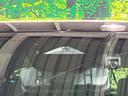 【スマートシティブレーキサポート】低速走行中に前方の車両等を認識し、衝突しそうな時は警報とブレーキで衝突回避と被害軽減をアシスト。より安全にドライブをお楽しみいただけます。