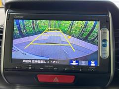 【バックカメラ】駐車時に後方がリアルタイム映像で確認できます。大型商業施設や立体駐車場での駐車時や、夜間のバック時に大活躍！運転スキルに関わらず、今や必須となった装備のひとつです！ 4