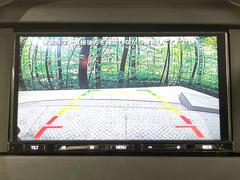 【バックカメラ】駐車時に後方がリアルタイム映像で確認できます。大型商業施設や立体駐車場での駐車時や、夜間のバック時に大活躍！運転スキルに関わらず、今や必須となった装備のひとつです！ 3