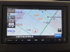 【ホンダセンシング】走行中に前方の車両等を認識し、衝突しそうな時は警報とブレーキで衝突回避と被害軽減をアシスト。より安全にドライブをお楽しみいただけます。 3