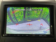 【バックカメラ】駐車時に後方がリアルタイム映像で確認できます。大型商業施設や立体駐車場での駐車時や、夜間のバック時に大活躍！運転スキルに関わらず、今や必須となった装備のひとつです！ 5