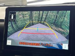 【バックカメラ】駐車時に後方がリアルタイム映像で確認できます。大型商業施設や立体駐車場での駐車時や、夜間のバック時に大活躍！運転スキルに関わらず、今や必須となった装備のひとつです！ 4