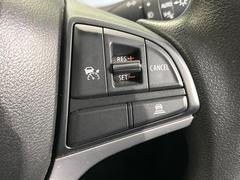 【アダプティブクルーズコントロール】高速道路での長距離走行が楽に！！自動で速度を保つクルーズコントロールが、衝突軽減システムと連携し、前方の車両を感知して車間を保つように速度調節してくれます！！ 6