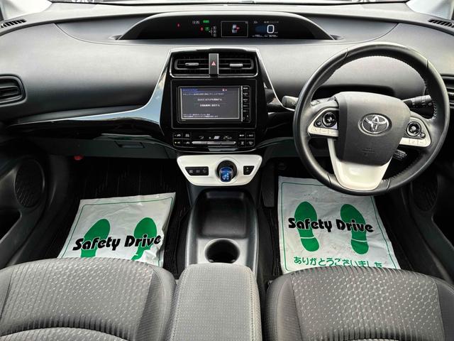 プリウス Ｓ　保証６ヵ月６０００ｋｍ　４ＷＤ　Ｂｌｕｅｔｏｏｔｈ接続対応ワンセグナビ　バックカメラ　ビルトインＥＴＣ　クルーズコントロール　ＬＥＤフォグ＆ヘッドライト　オートハイビーム　トヨタセーフティセンス（3枚目）