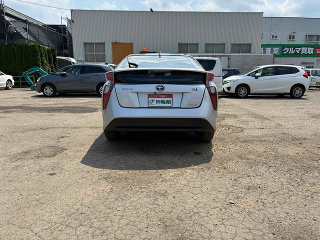 プリウス Ｓ　保証６ヵ月６０００ｋｍ　４ＷＤ　Ｂｌｕｅｔｏｏｔｈ接続対応ワンセグナビ　バックカメラ　ビルトインＥＴＣ　クルーズコントロール　ＬＥＤフォグ＆ヘッドライト　オートハイビーム　トヨタセーフティセンス（19枚目）