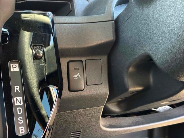 ピクシスメガ Ｌ　ＳＡＩＩＩ　保証２ヵ月２０００ｋｍ　４ＷＤ　スマートアシスト３　トヨタ純正ＣＤチューナー　両側電動スライドドア　シートヒーター　電動格納ミラー　ミラーヒーター　オートハイビーム（9枚目）