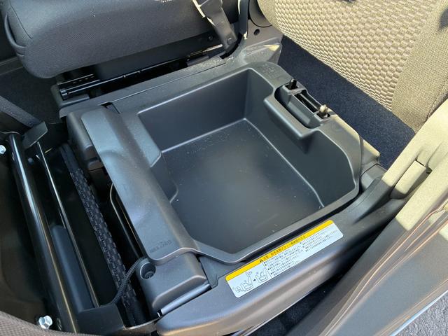 ピクシスメガ Ｌ　ＳＡＩＩＩ　保証２ヵ月２０００ｋｍ　４ＷＤ　スマートアシスト３　トヨタ純正ＣＤチューナー　両側電動スライドドア　シートヒーター　電動格納ミラー　ミラーヒーター　オートハイビーム（56枚目）