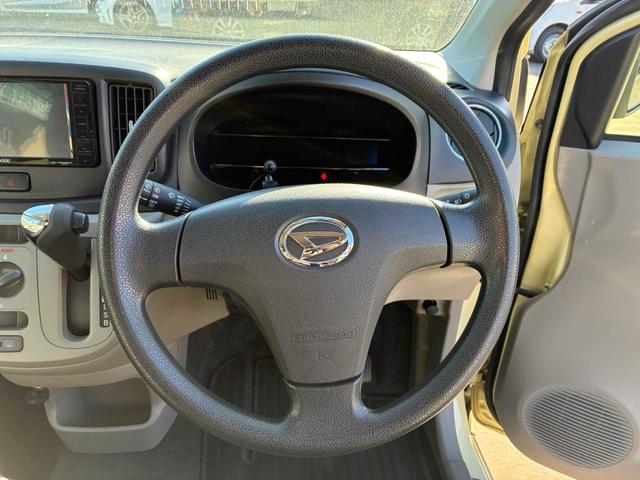 ミライース Ｘｆ　スマートセレクションＳＡ　保証２ヵ月２０００ｋｍ　４ＷＤ　スマートアシスト　Ｂｌｕｅｔｏｏｔｈ接続対応フルセグナビ　バックカメラ　電動格納ミラー　ミラーヒーター　社外アルミホイール　スマートアシスト　冬タイヤ付（5枚目）