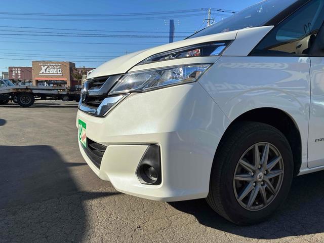 セレナ Ｘ　ＶセレクションＩＩ　保証６ヵ月６０００ｋｍ　４ＷＤ　８人乗り　Ｂｌｕｅｔｏｏｔｈ接続対応フルセグナビ　バックカメラ　フリップダウンモニター　ＥＴＣ　クルーズコントロール　両側電動スライドドア　エマージェンシーブレーキ（2枚目）