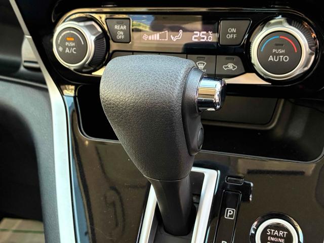 セレナ Ｘ　ＶセレクションＩＩ　保証６ヵ月６０００ｋｍ　４ＷＤ　８人乗り　Ｂｌｕｅｔｏｏｔｈ接続対応フルセグナビ　バックカメラ　フリップダウンモニター　ＥＴＣ　クルーズコントロール　両側電動スライドドア　エマージェンシーブレーキ（11枚目）