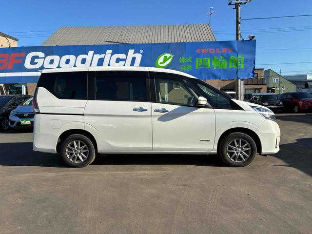 セレナ Ｘ　ＶセレクションＩＩ　保証６ヵ月６０００ｋｍ　４ＷＤ　８人乗り　Ｂｌｕｅｔｏｏｔｈ接続対応フルセグナビ　バックカメラ　フリップダウンモニター　ＥＴＣ　クルーズコントロール　両側電動スライドドア　エマージェンシーブレーキ（19枚目）
