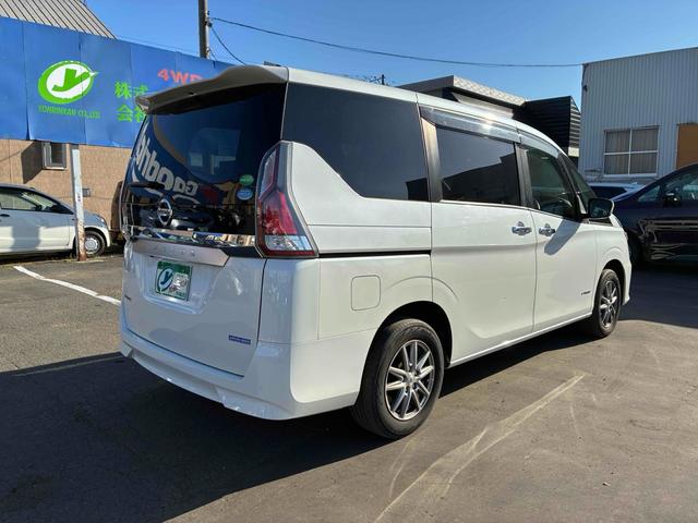 セレナ Ｘ　ＶセレクションＩＩ　保証６ヵ月６０００ｋｍ　４ＷＤ　８人乗り　Ｂｌｕｅｔｏｏｔｈ接続対応フルセグナビ　バックカメラ　フリップダウンモニター　ＥＴＣ　クルーズコントロール　両側電動スライドドア　エマージェンシーブレーキ（20枚目）