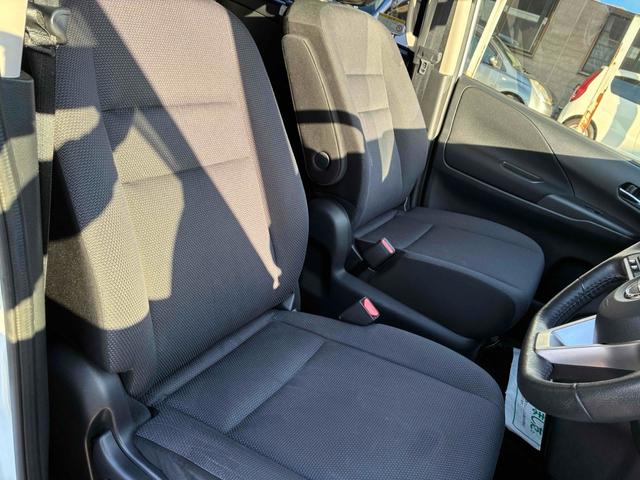 セレナ Ｘ　ＶセレクションＩＩ　保証６ヵ月６０００ｋｍ　４ＷＤ　８人乗り　Ｂｌｕｅｔｏｏｔｈ接続対応フルセグナビ　バックカメラ　フリップダウンモニター　ＥＴＣ　クルーズコントロール　両側電動スライドドア　エマージェンシーブレーキ（40枚目）