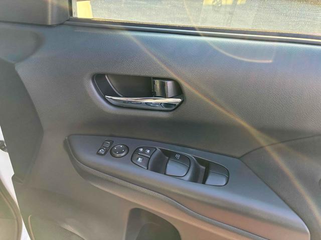 セレナ Ｘ　ＶセレクションＩＩ　保証６ヵ月６０００ｋｍ　４ＷＤ　８人乗り　Ｂｌｕｅｔｏｏｔｈ接続対応フルセグナビ　バックカメラ　フリップダウンモニター　ＥＴＣ　クルーズコントロール　両側電動スライドドア　エマージェンシーブレーキ（43枚目）