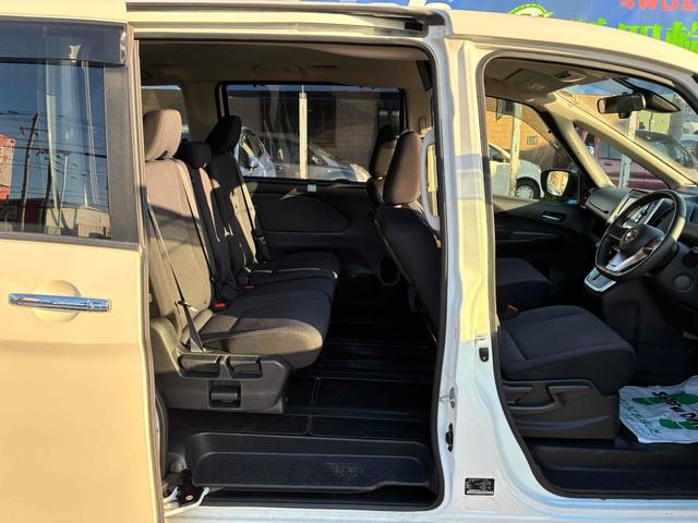 セレナ Ｘ　ＶセレクションＩＩ　保証６ヵ月６０００ｋｍ　４ＷＤ　８人乗り　Ｂｌｕｅｔｏｏｔｈ接続対応フルセグナビ　バックカメラ　フリップダウンモニター　ＥＴＣ　クルーズコントロール　両側電動スライドドア　エマージェンシーブレーキ（45枚目）