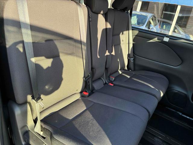セレナ Ｘ　ＶセレクションＩＩ　保証６ヵ月６０００ｋｍ　４ＷＤ　８人乗り　Ｂｌｕｅｔｏｏｔｈ接続対応フルセグナビ　バックカメラ　フリップダウンモニター　ＥＴＣ　クルーズコントロール　両側電動スライドドア　エマージェンシーブレーキ（46枚目）