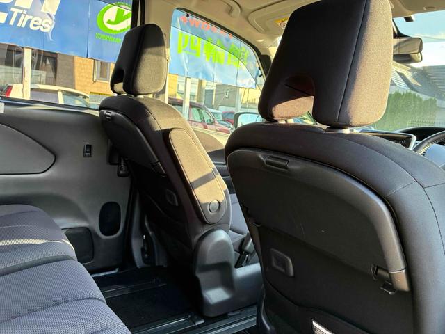 セレナ Ｘ　ＶセレクションＩＩ　保証６ヵ月６０００ｋｍ　４ＷＤ　８人乗り　Ｂｌｕｅｔｏｏｔｈ接続対応フルセグナビ　バックカメラ　フリップダウンモニター　ＥＴＣ　クルーズコントロール　両側電動スライドドア　エマージェンシーブレーキ（53枚目）