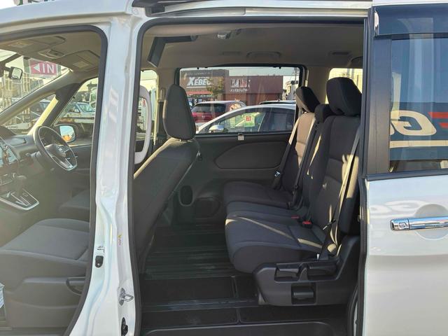 セレナ Ｘ　ＶセレクションＩＩ　保証６ヵ月６０００ｋｍ　４ＷＤ　８人乗り　Ｂｌｕｅｔｏｏｔｈ接続対応フルセグナビ　バックカメラ　フリップダウンモニター　ＥＴＣ　クルーズコントロール　両側電動スライドドア　エマージェンシーブレーキ（63枚目）