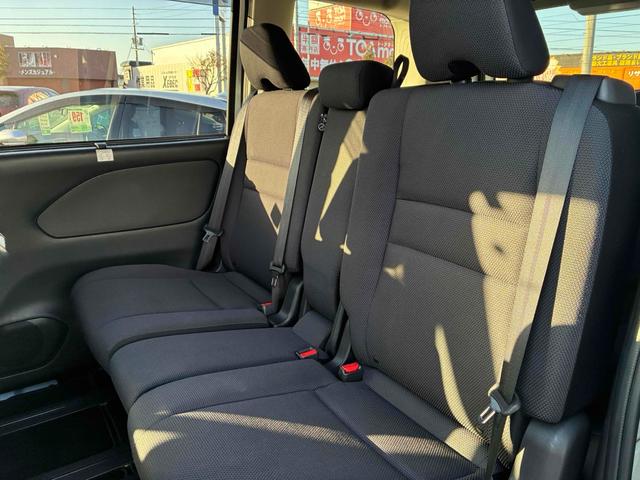 セレナ Ｘ　ＶセレクションＩＩ　保証６ヵ月６０００ｋｍ　４ＷＤ　８人乗り　Ｂｌｕｅｔｏｏｔｈ接続対応フルセグナビ　バックカメラ　フリップダウンモニター　ＥＴＣ　クルーズコントロール　両側電動スライドドア　エマージェンシーブレーキ（64枚目）