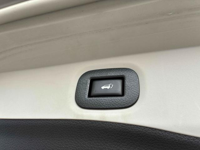 エクストレイル ２０Ｘｉ　Ｖセレクション　保証６ヵ月６０００ｋｍ　４ＷＤ　プロパイロット　ＢＴ接続対応９インチフルセグナビ　全方位カメラ　ＥＴＣ２．０　デジタルインナーミラー　全席シートヒーター　パワーバックドア　ブレーキホールド（11枚目）